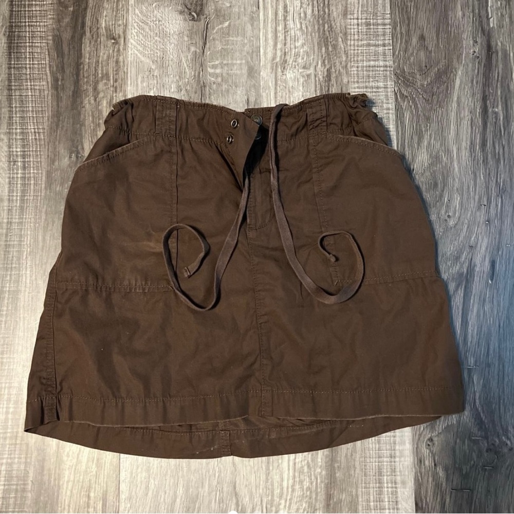 gap cargo mini skirt